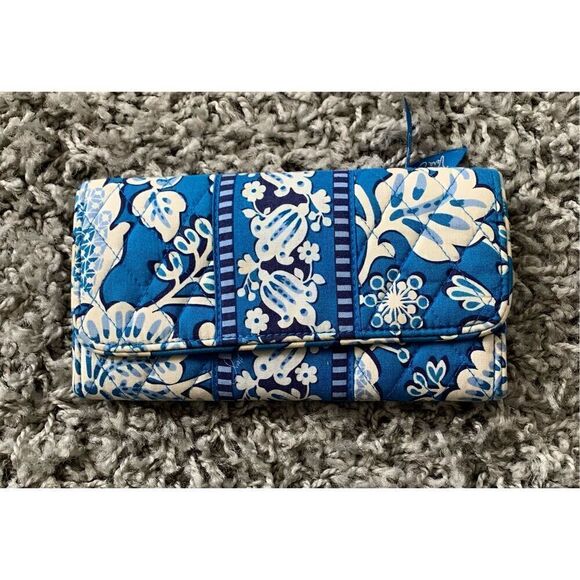 VERA BRADLEY Blue Lagoon Wave TRI FOLD CHECKBOOK Wallet QUILTED - Picture 1 of 5